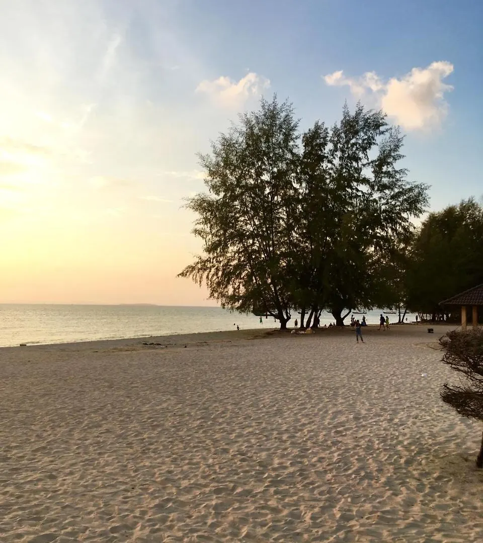 Pulp Fiction Hostel & Bungalows Preăh Sihanŭk
