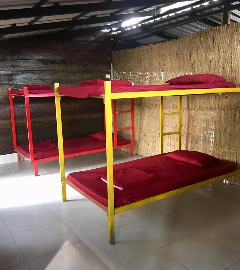 Pulp Fiction Hostel & Bungalowsシアヌークビル 0*, シアヌークビル